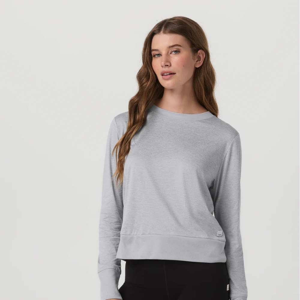 Vuori Light Gray Women’s Long-Sleeve Crewneck Sweatshirt